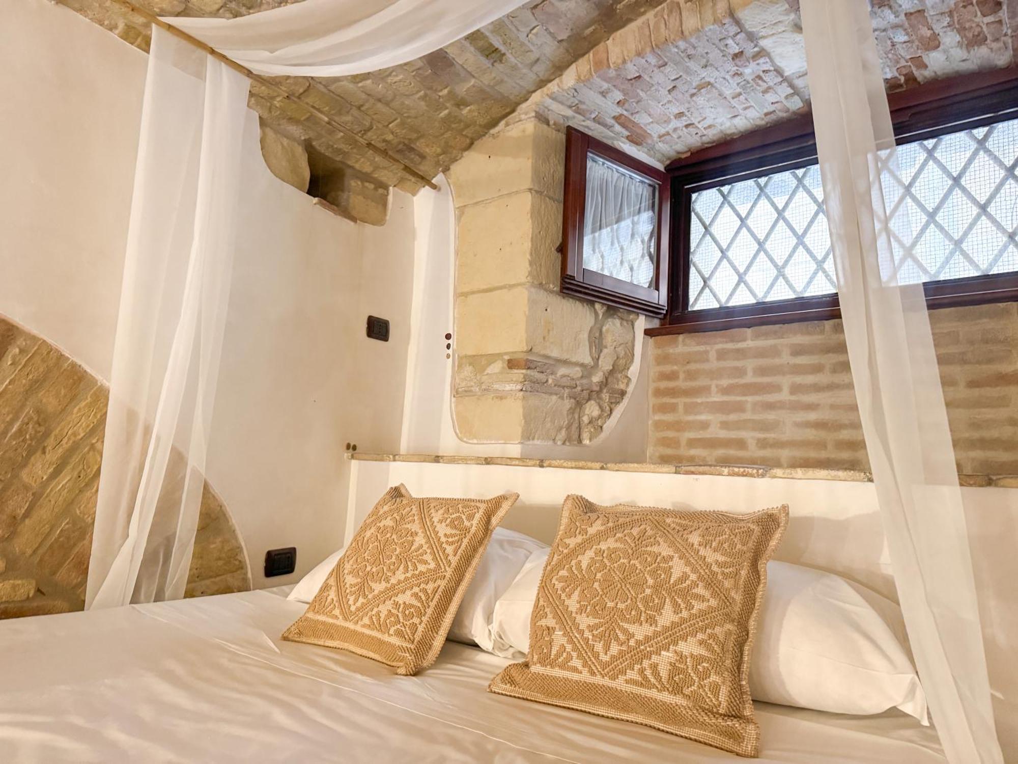 Kalma Brick Arched Loft At Castello Appartement *