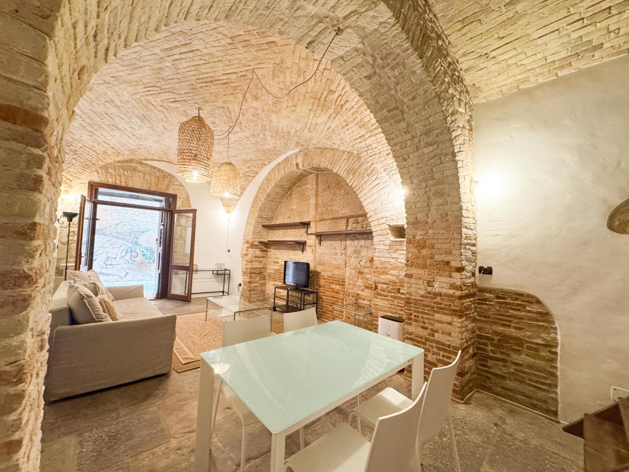 Kalma Brick Arched Loft At Castello * Cagliari